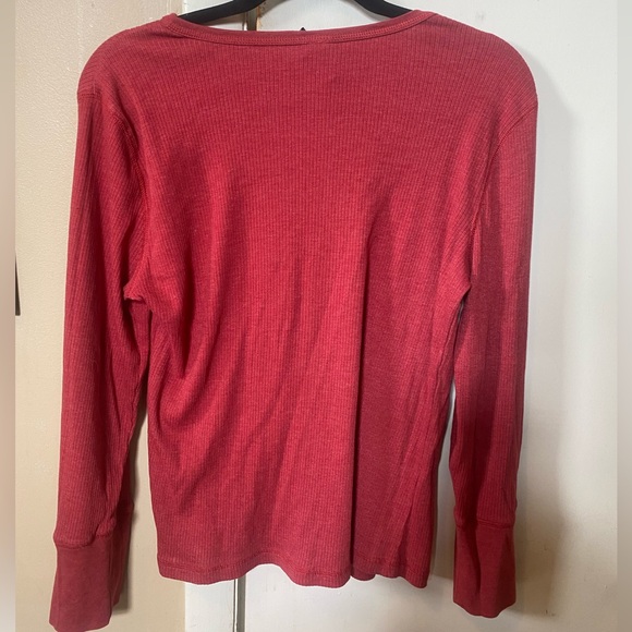 Pink, long sleeve, button up top. Size XL - Picture 2 of 4